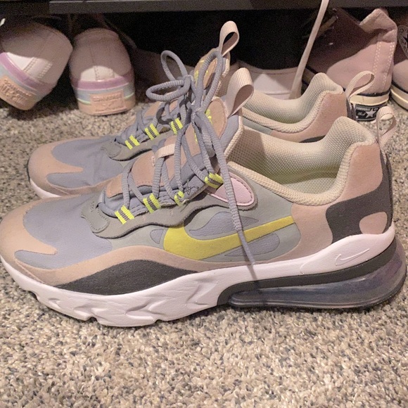 Nike Air Max 270 React- Youth Size 7 - Picture 1 of 10